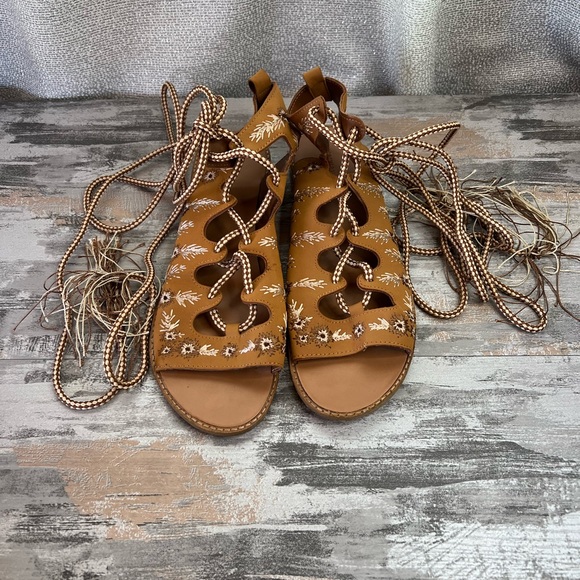 Forever 21 Shoes - FOREVER 21 sandals size 10